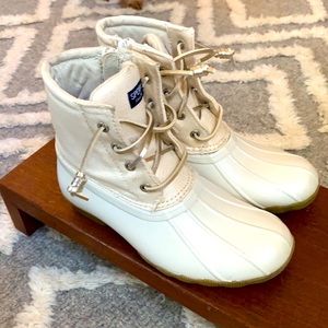 Sperry girl’s “saltwater boot” US size 2 like new duck boot